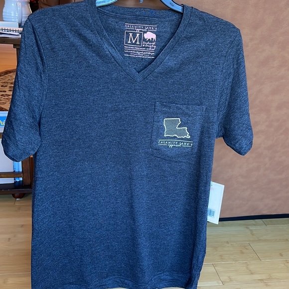 NWT Calamity Jane’s Apparel Louisiana Charcoal Gray SS Tee, Sz M - Picture 8 of 13